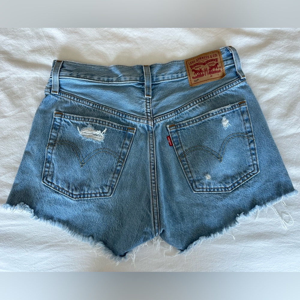 High rise Original Levi’s light blue shorts size 25